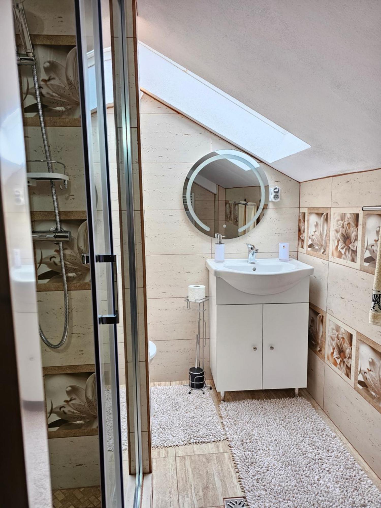 Casa Hera Calimanesti Bilik gambar