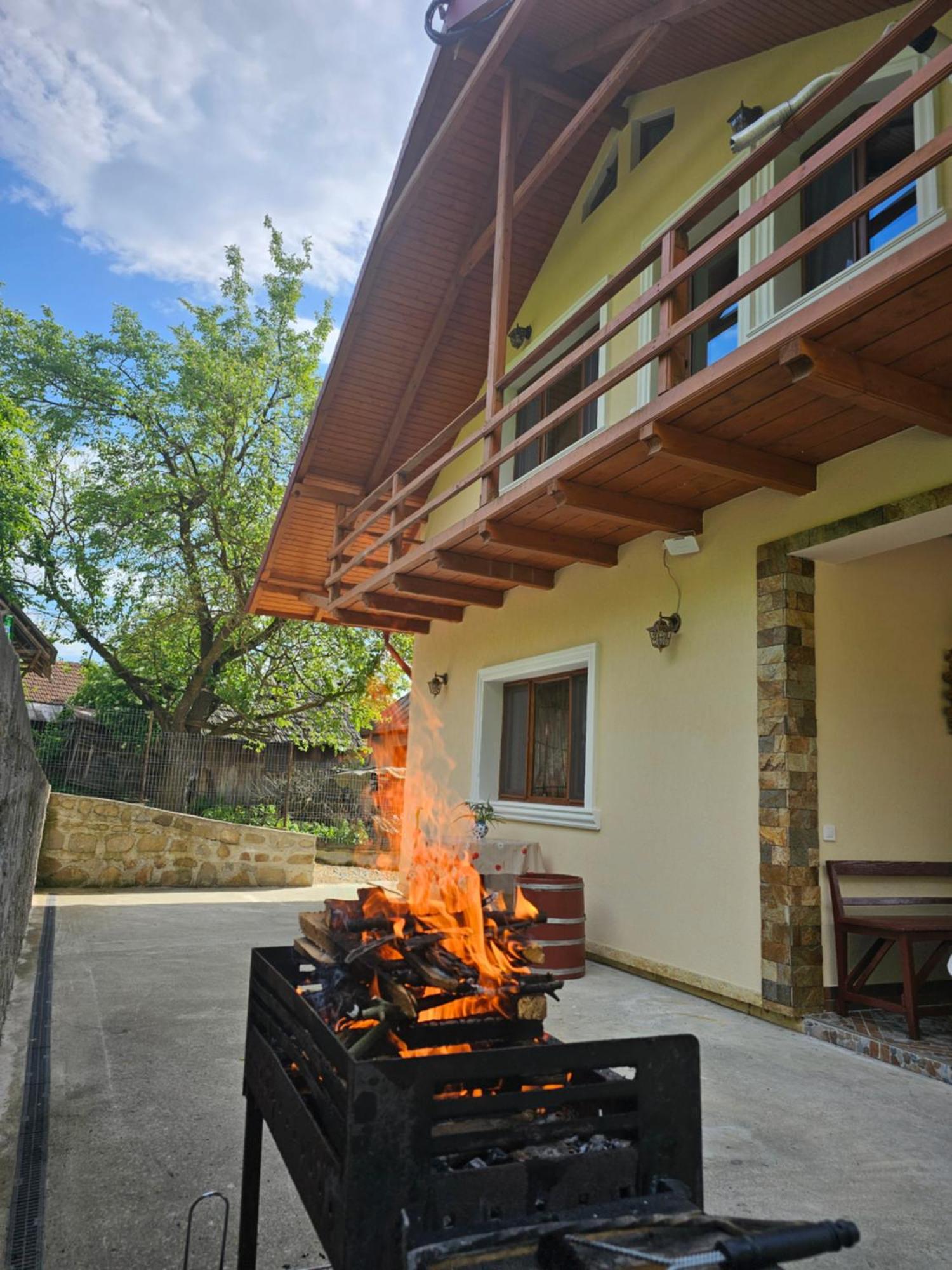 Casa Hera Calimanesti Luaran gambar